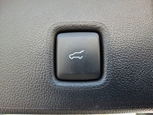 Certified 2022 Ford Escape SEL image 30