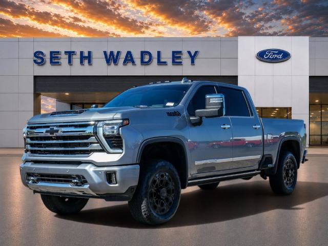 Used 2024 Chevrolet Silverado 2500 High Country w/ High Country Premium Package AWD/4WD image 3