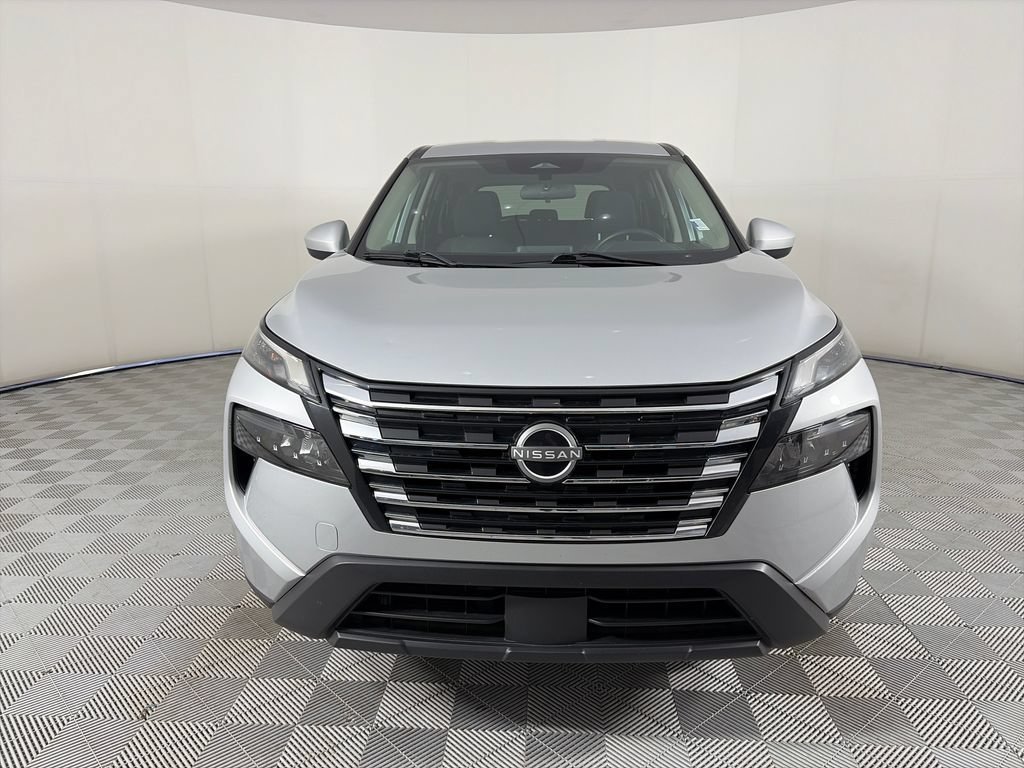 Used 2024 Nissan Rogue SV AWD/4WD image 2