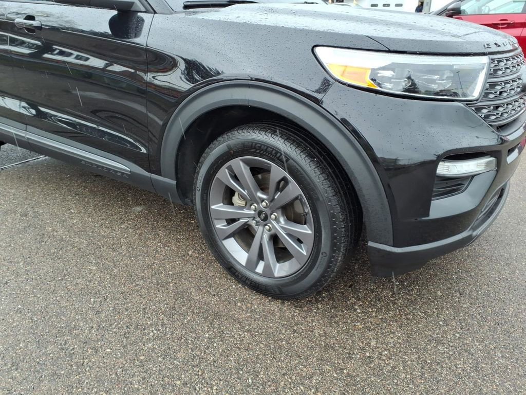 Certified 2024 Ford Explorer XLT w/ Equipment Group 202A AWD/4WD image 5