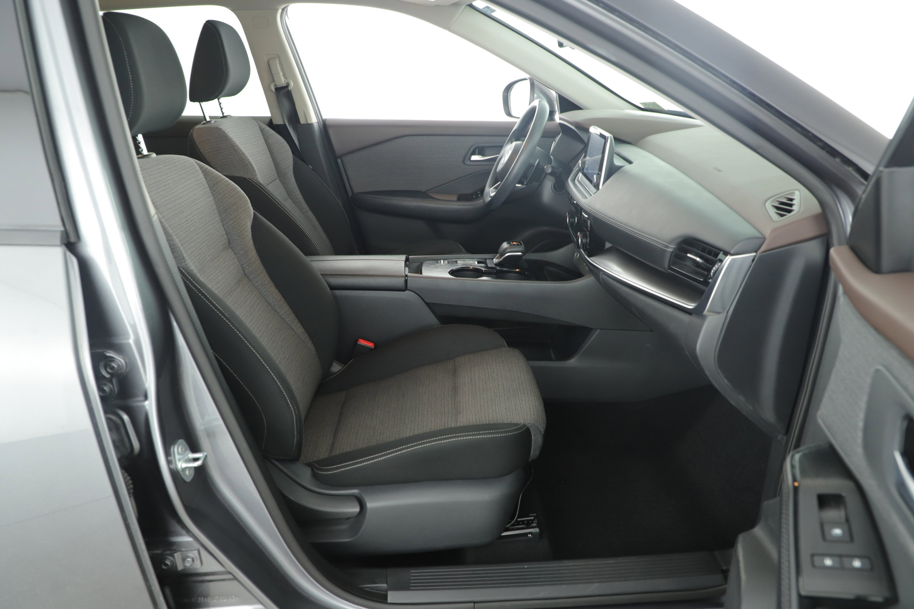 Used 2021 Nissan Rogue SV image 13