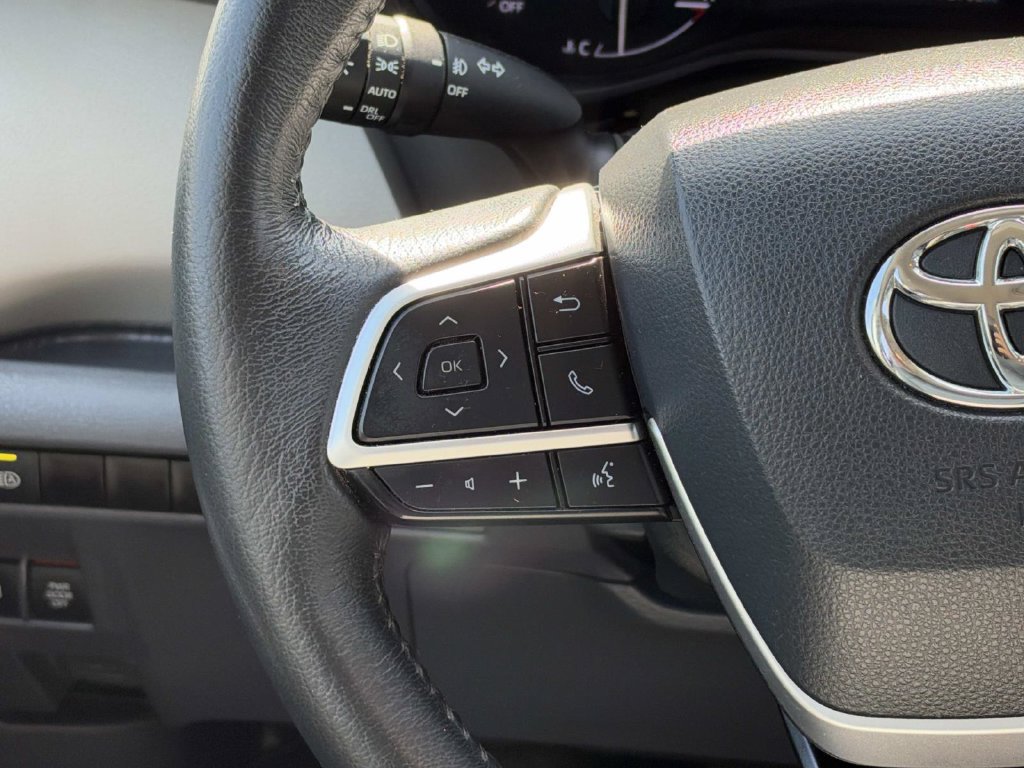 Used 2023 Toyota Sienna XLE FWD image 13