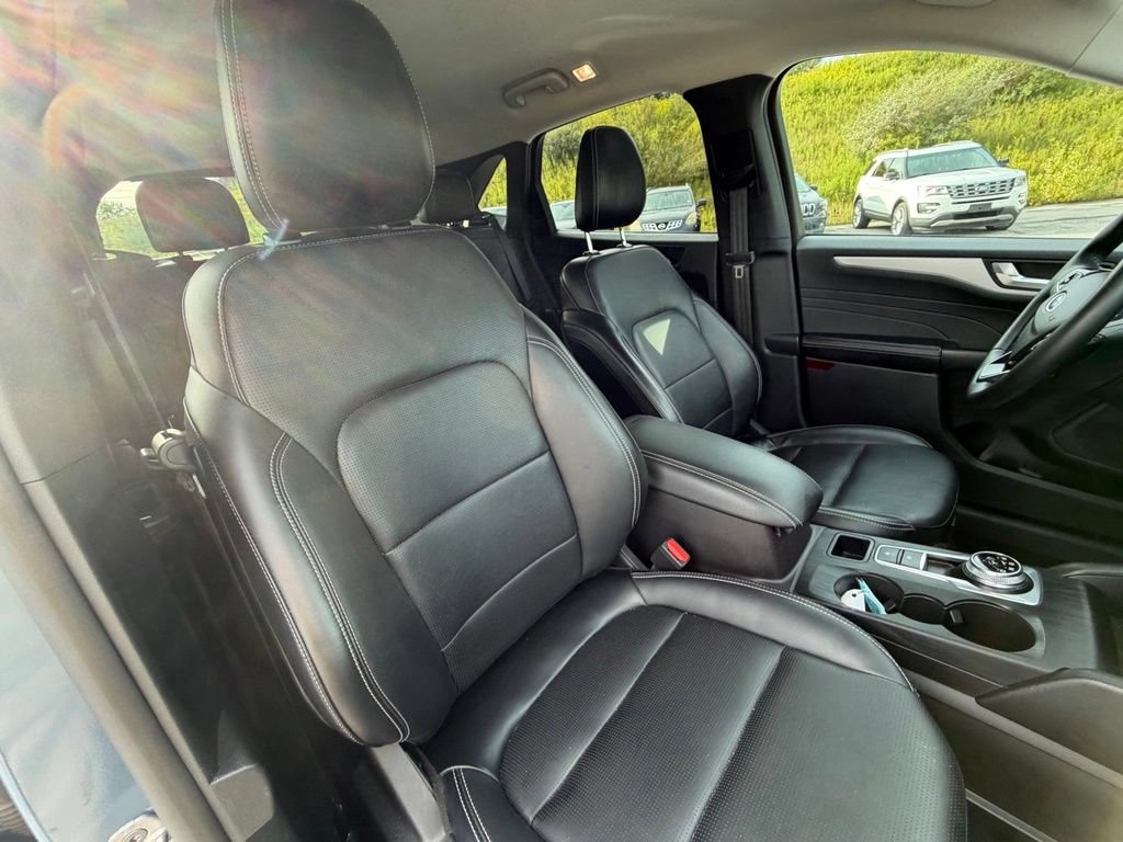 Certified 2025 Ford Escape Platinum AWD/4WD image 41