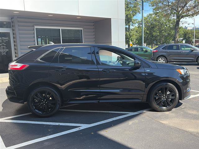 Certified 2024 Ford Edge ST-Line w/ Class II Trailer Tow Package AWD/4WD image 6