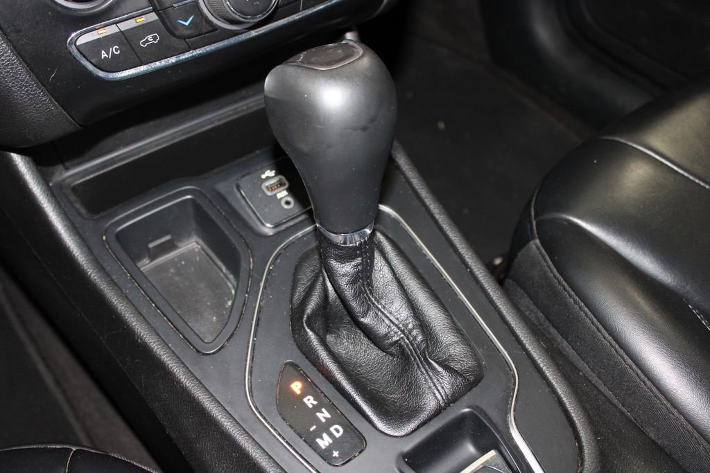 Used 2019 Jeep Cherokee Latitude Plus w/ Comfort/Convenience Group image 41