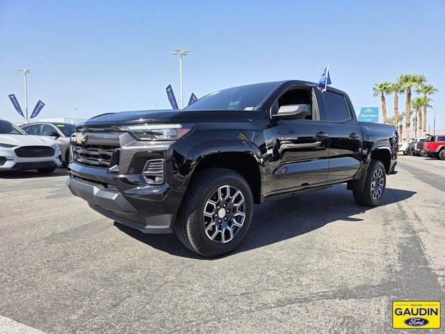 Used 2024 Chevrolet Colorado LT w/ LT Convenience Package III RWD image 3