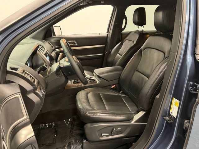 Certified 2018 Ford Explorer XLT w/ Equipment Group 202A FWD image 14