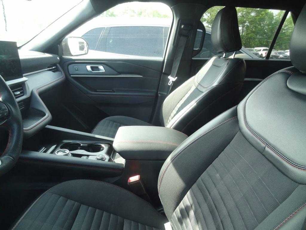Certified 2025 Ford Explorer ST-Line AWD/4WD image 6