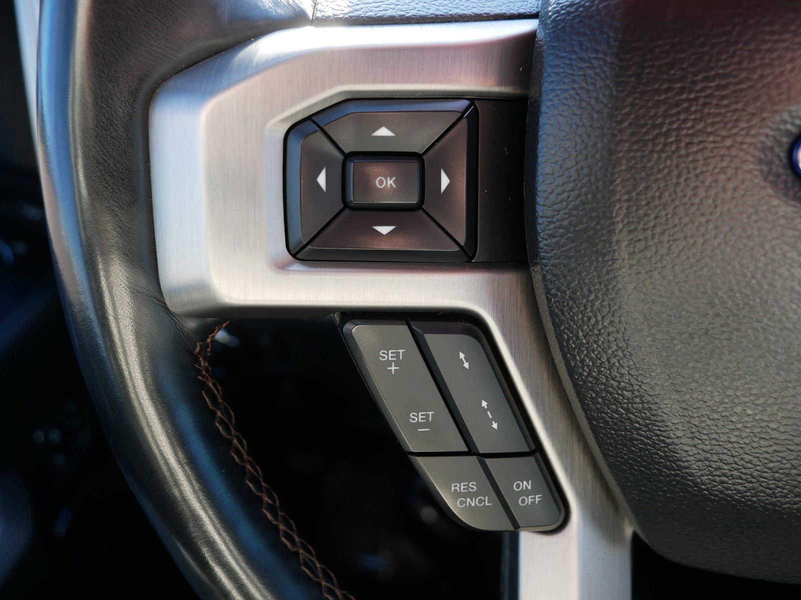 Certified 2022 Ford F250 Platinum w/ FX4 Off-Road Package image 35