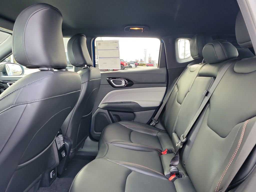 Used 2023 Jeep Compass Limited image 13