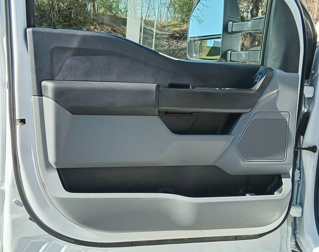 Certified 2023 Ford F550 4x4 Regular Cab Super Duty image 15