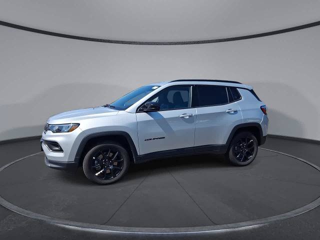 Used 2025 Jeep Compass Latitude w/ Convenience Group AWD/4WD image 4