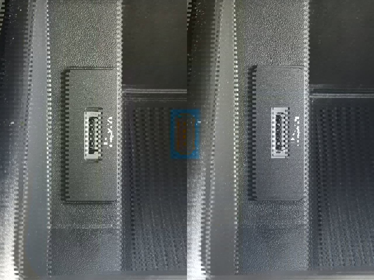 Certified 2017 Ford F150 XLT w/ Equipment Group 301A Mid image 19