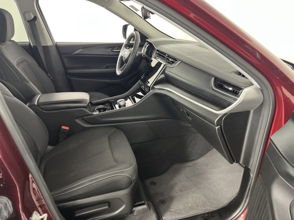 Used 2023 Jeep Grand Cherokee Laredo image 30