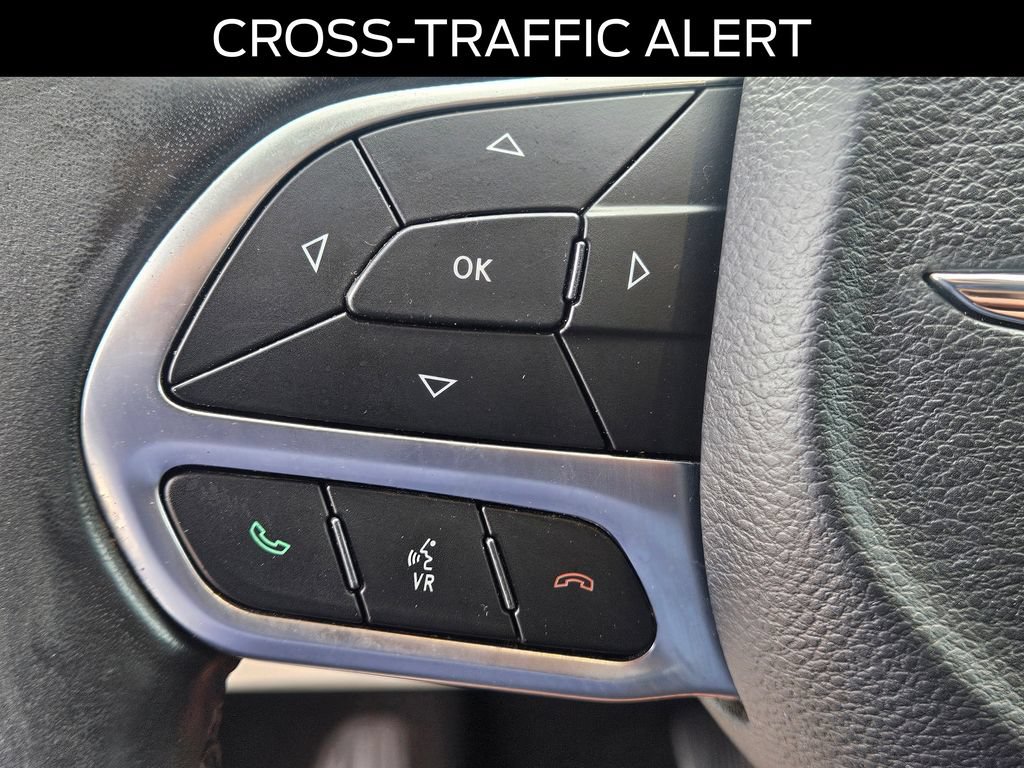 Used 2020 Chrysler Pacifica Touring-L FWD image 21