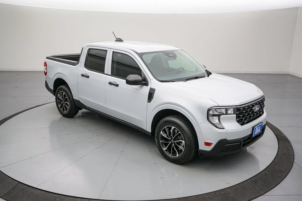 Certified 2025 Ford Maverick XL FWD image 2