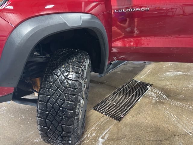 Used 2024 Chevrolet Colorado ZR2 w/ Technology Package AWD/4WD image 16