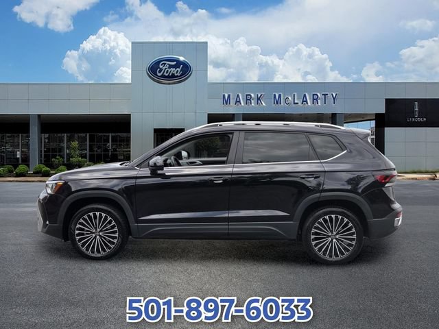 Used 2025 Volkswagen Taos SE FWD image 2