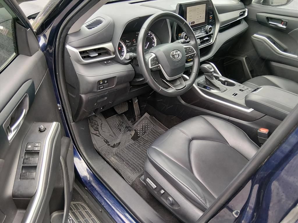 Used 2023 Toyota Highlander XLE FWD image 10
