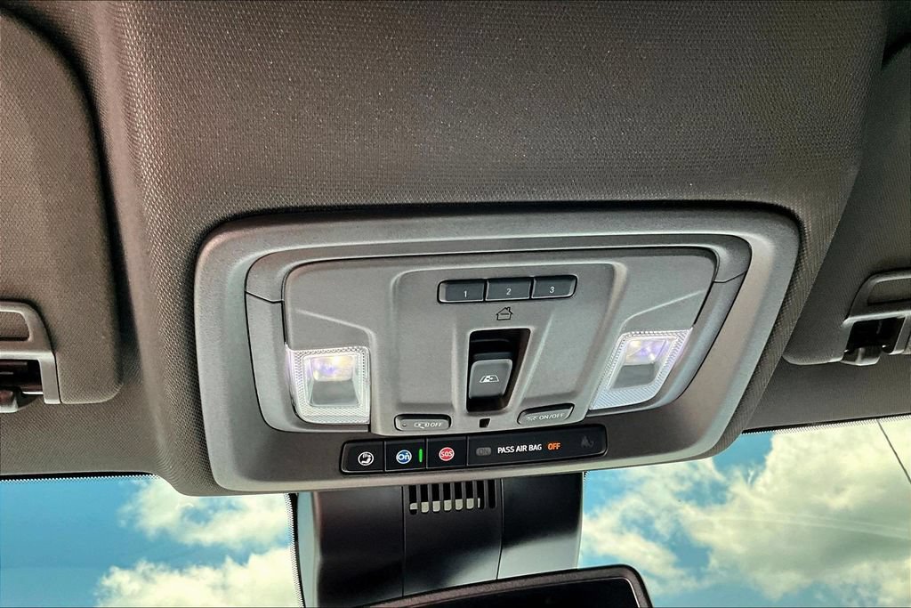 Used 2023 Chevrolet Silverado 1500 LTZ AWD/4WD image 18