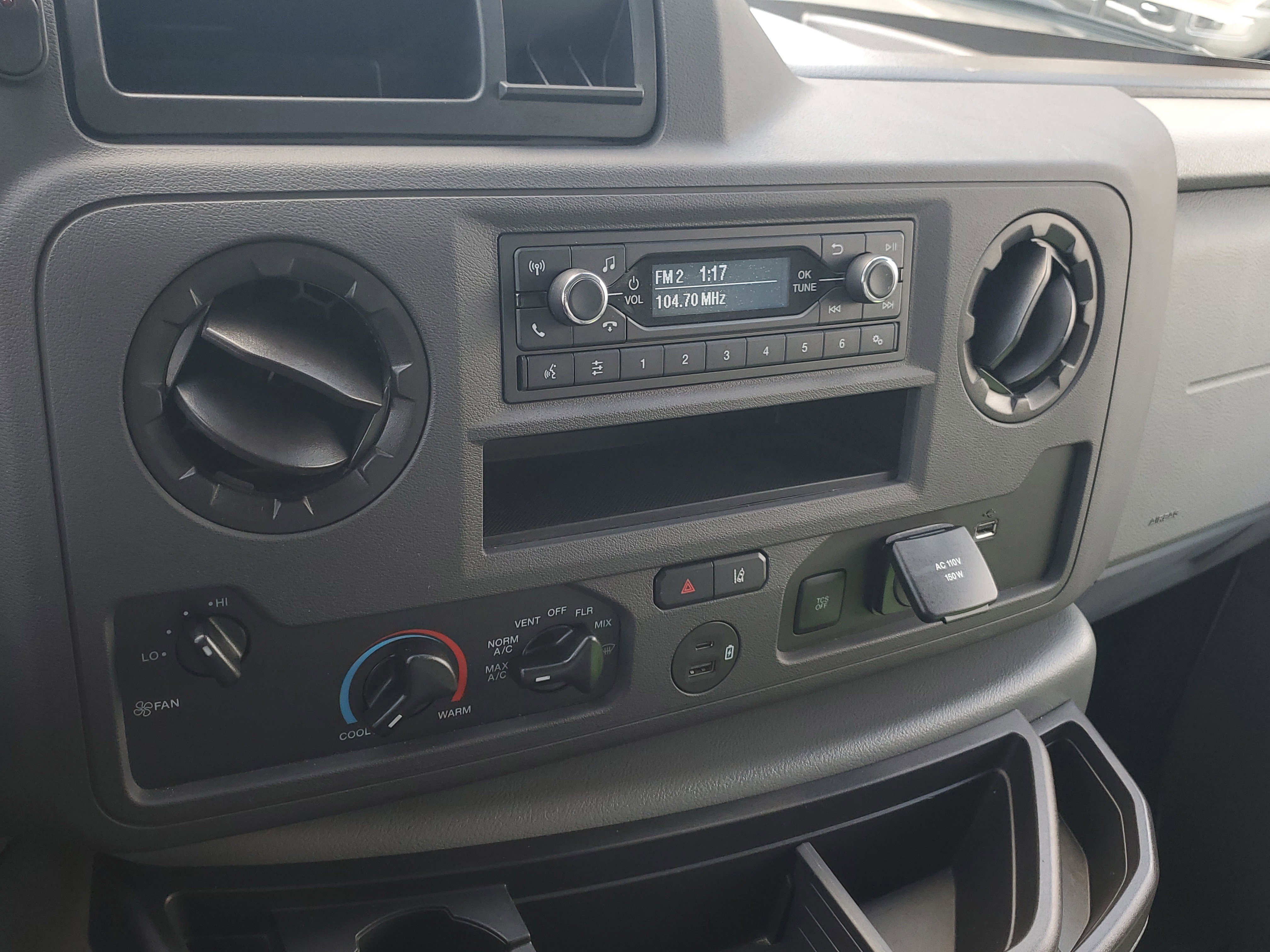 Certified 2024 Ford E-450 and Econoline 450 Super Duty w/ Driver's Safety Package image 23