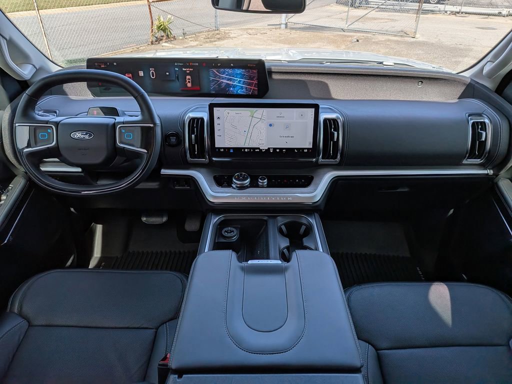 Certified 2025 Ford Expedition Max Platinum w/ Driver's Package AWD/4WD image 17