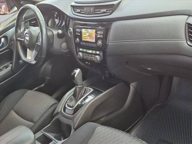 Used 2017 Nissan Rogue SV AWD/4WD image 21