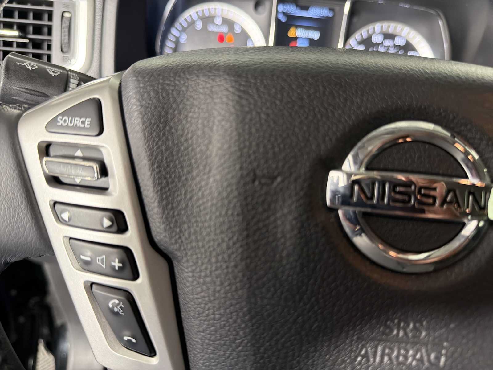 Used 2017 Nissan Titan SL RWD image 28