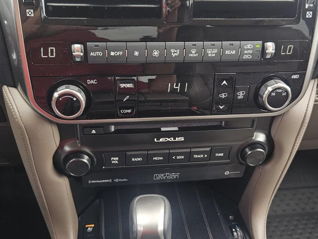 Used 2023 Lexus GX 460 Luxury w/ Sport Design Package AWD/4WD image 31