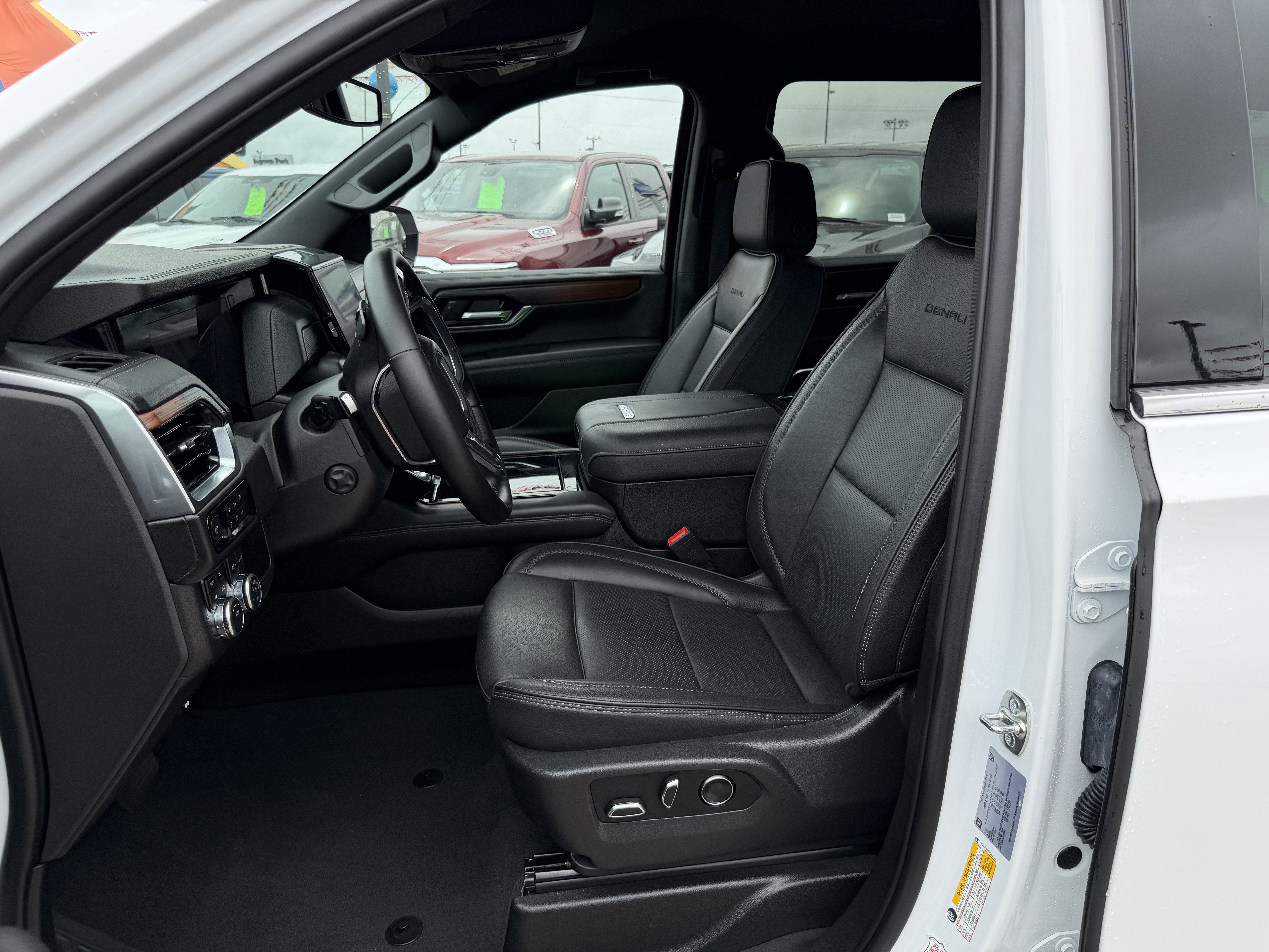 Used 2025 GMC Yukon XL Denali AWD/4WD image 20