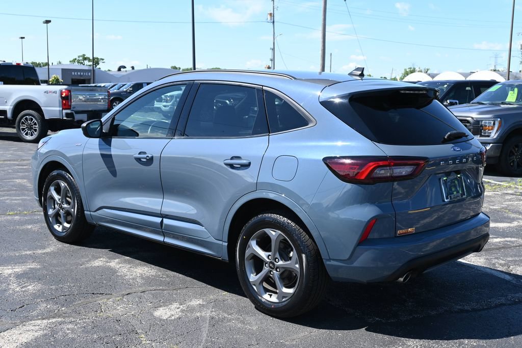 Certified 2023 Ford Escape ST-Line w/ Tech Pack #1 AWD/4WD image 11