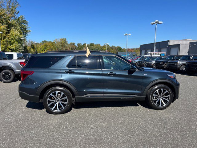 Certified 2022 Ford Explorer ST-Line image 4