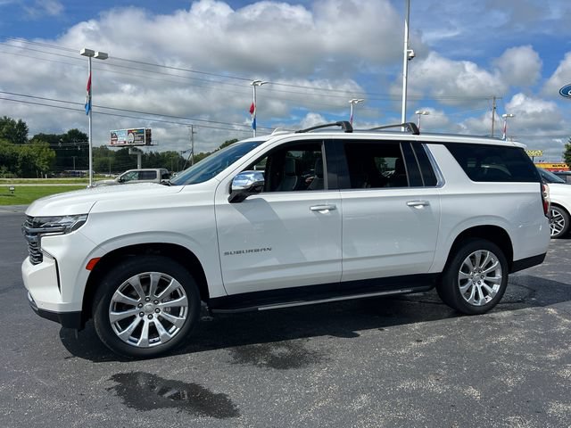 Used 2024 Chevrolet Suburban Premier w/ Premium Package AWD/4WD image 3