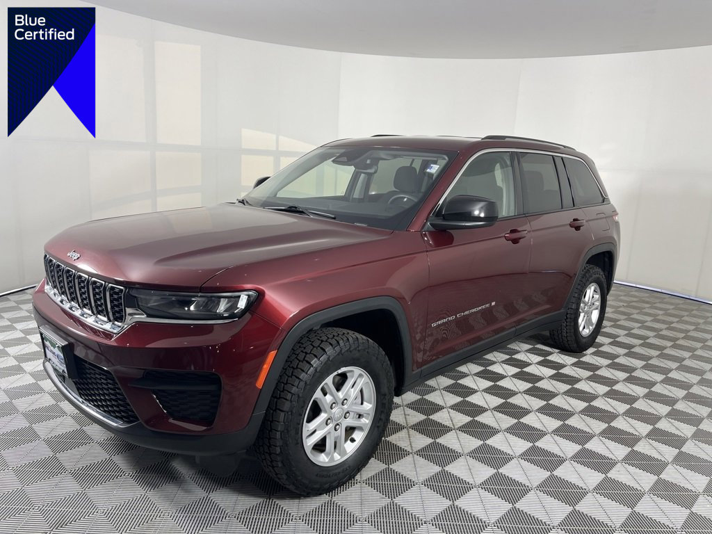 Used 2023 Jeep Grand Cherokee Laredo image 1