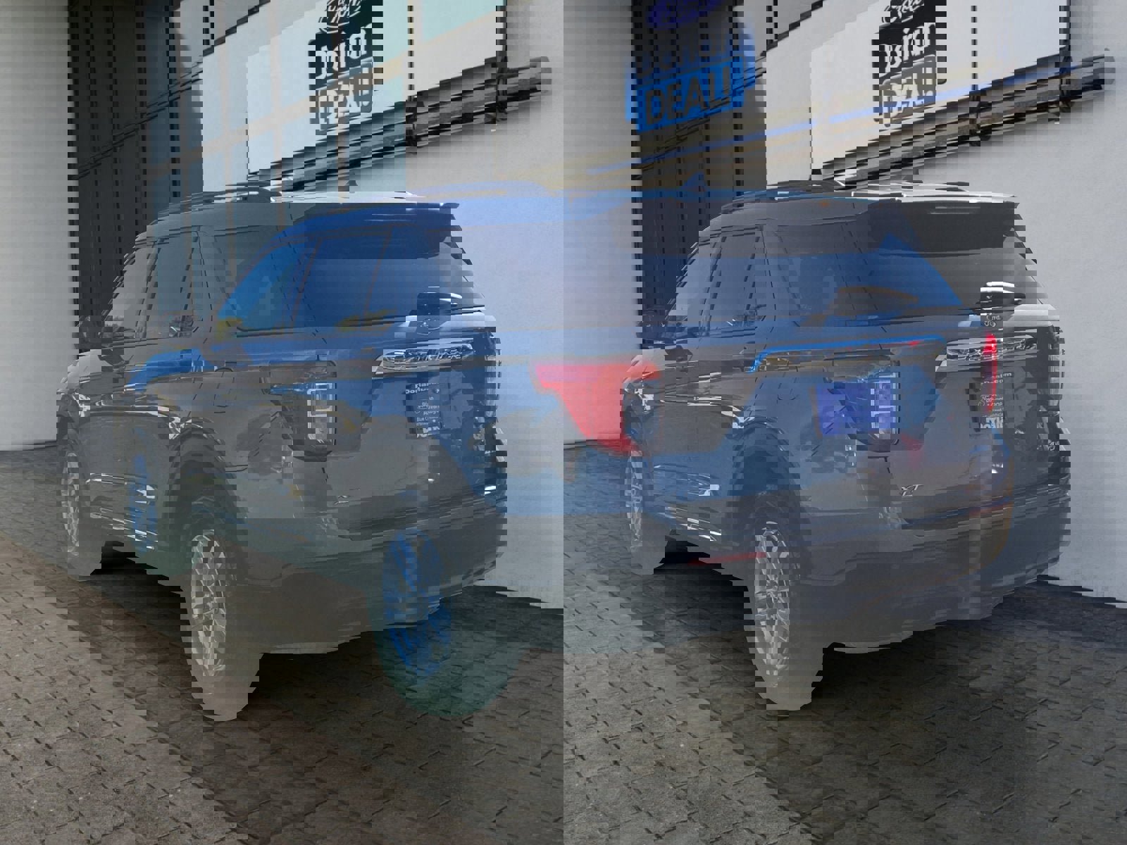 Certified 2022 Ford Explorer XLT image 3