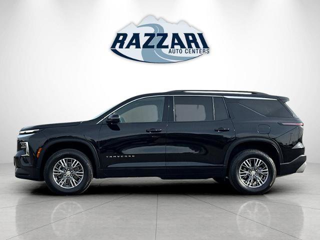 Used 2025 Chevrolet Traverse LT image 2