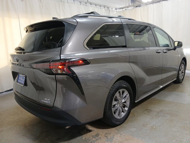 Used 2023 Toyota Sienna XLE image 4