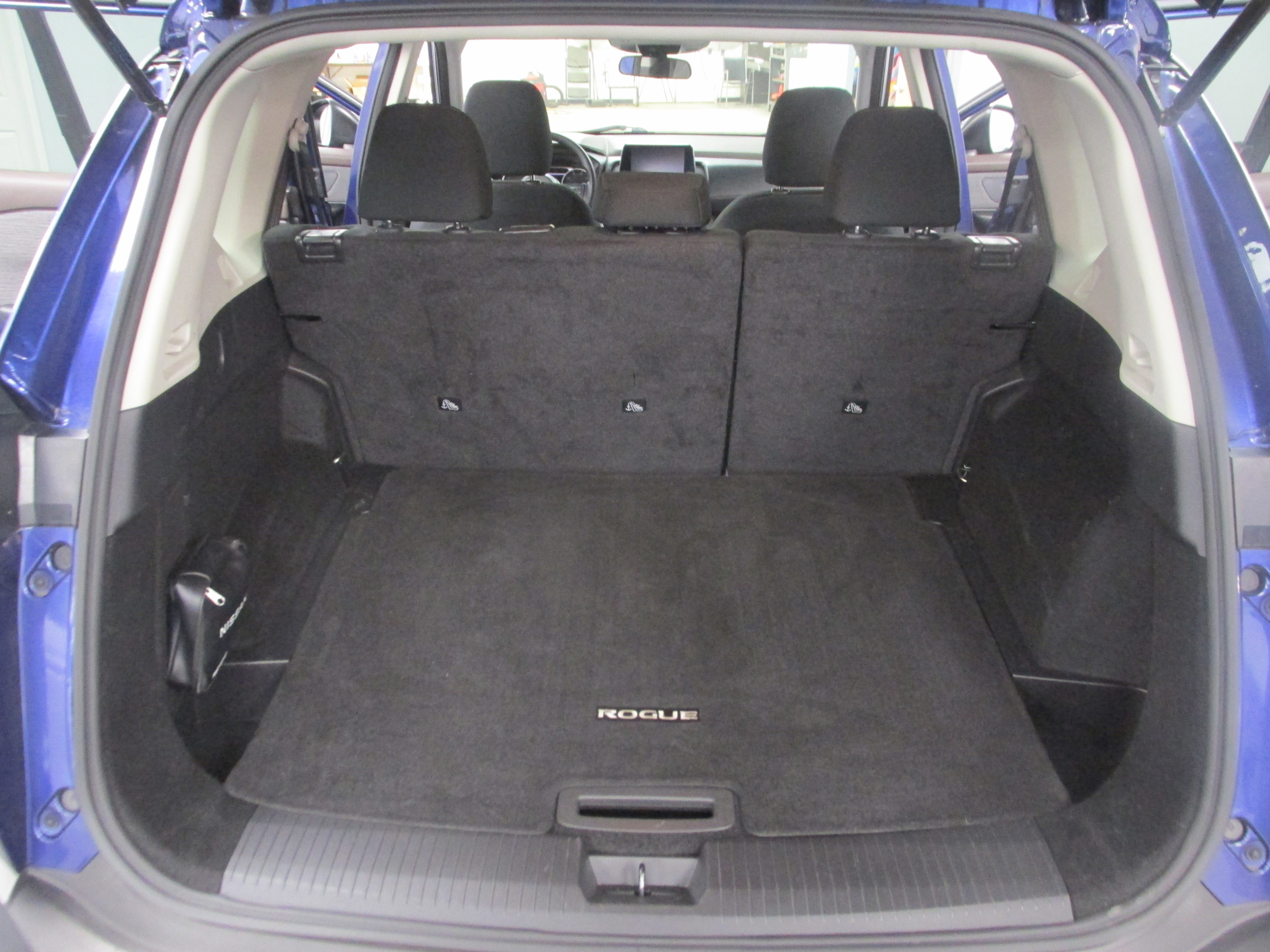 Used 2023 Nissan Rogue S AWD/4WD image 22
