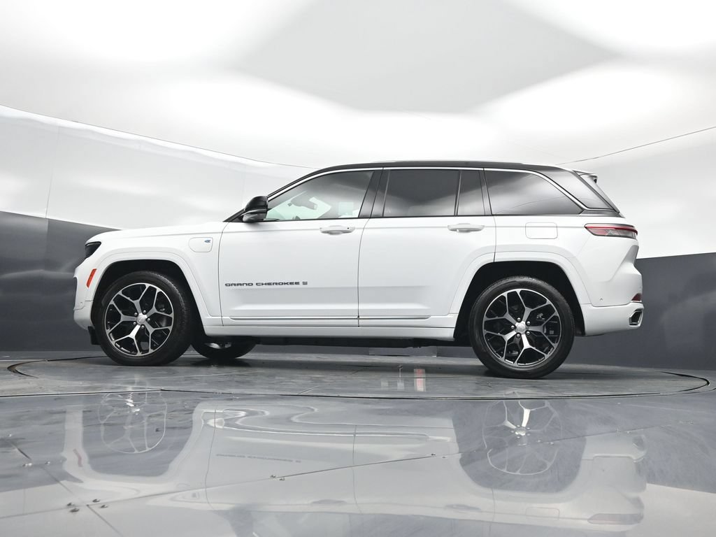 Used 2023 Jeep Grand Cherokee Summit AWD/4WD image 8