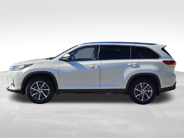 Used 2019 Toyota Highlander XLE AWD/4WD image 4