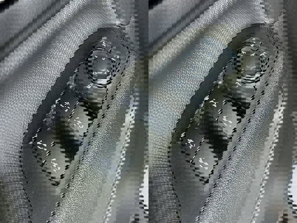 Used 2024 Chevrolet Equinox RS image 29