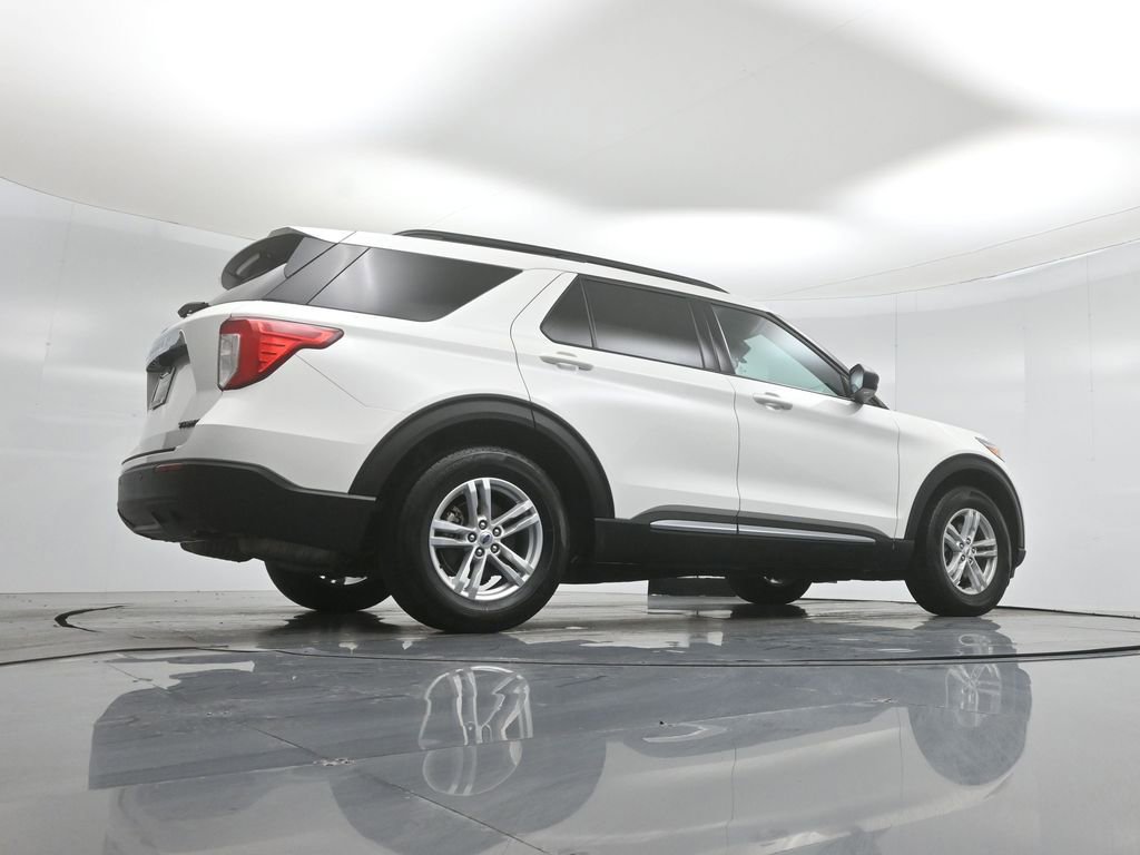 Certified 2024 Ford Explorer XLT RWD image 45