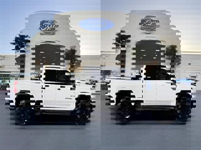 Used 2025 Chevrolet Silverado 2500 ZR2 image 2