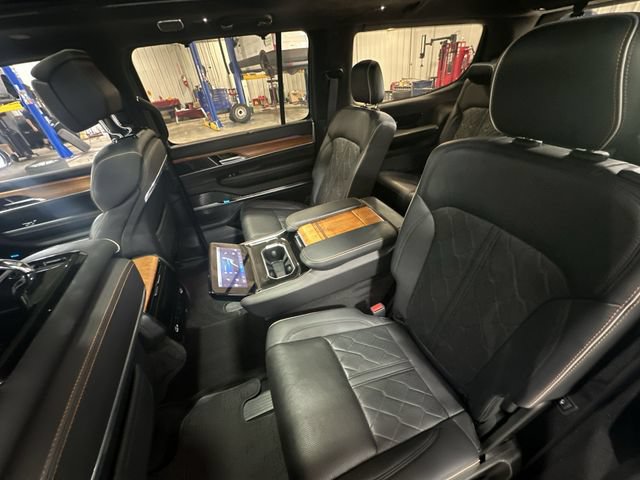 Used 2022 Jeep Grand Wagoneer Series III AWD/4WD image 30