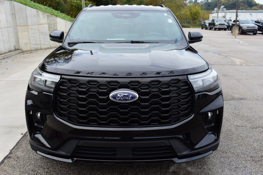 Certified 2025 Ford Explorer ST-Line w/ ST-Line Street Pack AWD/4WD image 2