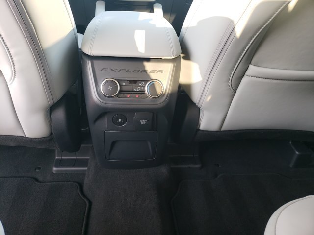 Certified 2026 Ford Explorer Platinum w/ LUX Leather Package AWD/4WD image 18