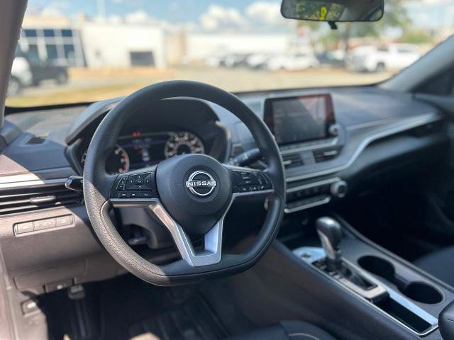 Used 2025 Nissan Altima 2.5 SV FWD image 12