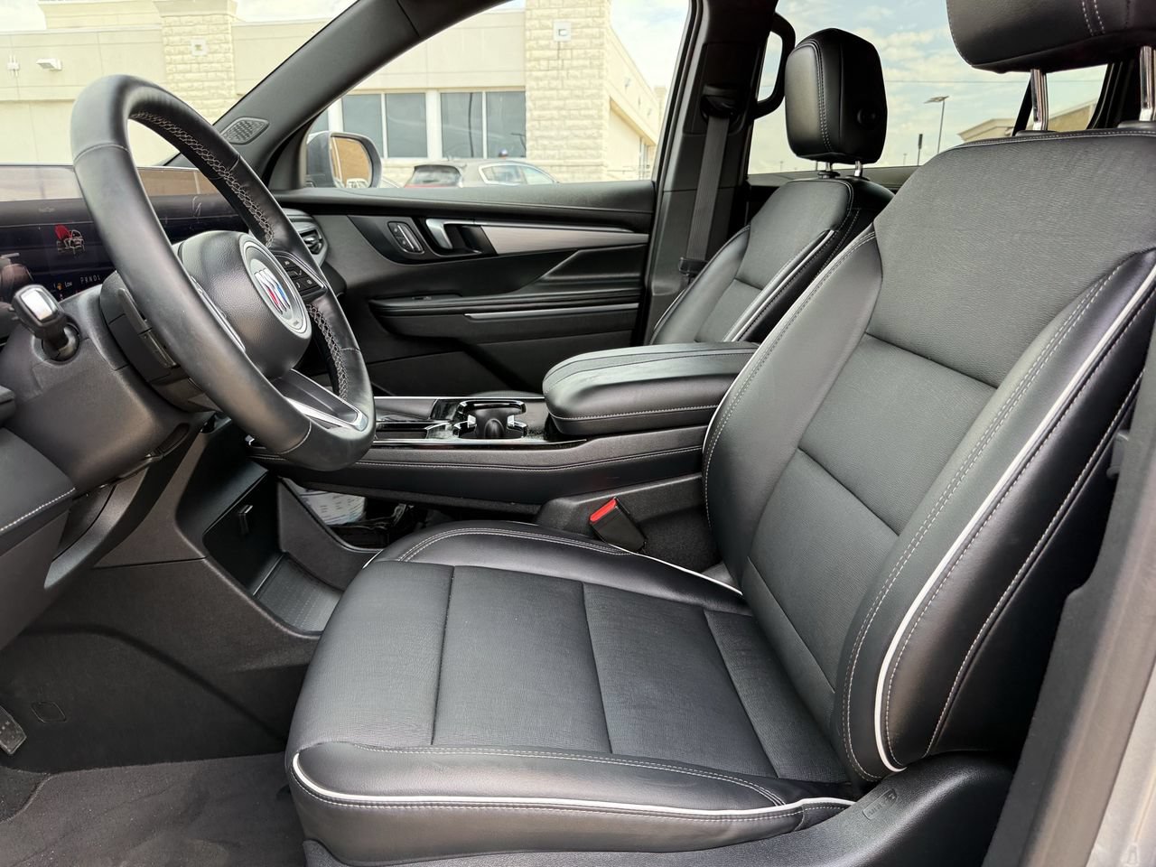 Used 2025 Buick Enclave Preferred w/ Power Package FWD image 22