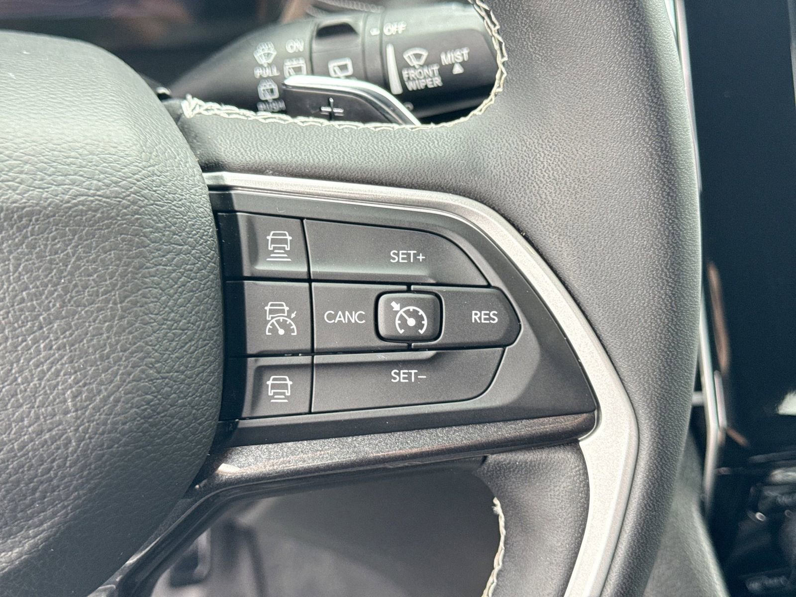 Used 2023 Jeep Grand Cherokee L Laredo AWD/4WD image 32
