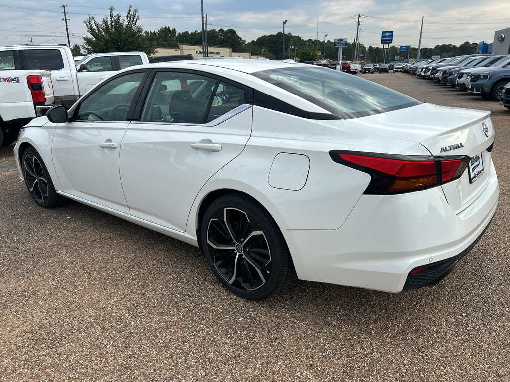 Used 2024 Nissan Altima 2.5 SR FWD image 3